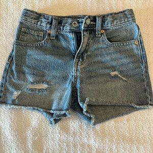 Old Navy girl’s light blue denim, size 8 high rise shorts.